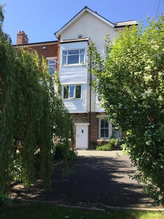 Gallery image of Chimneys Guest House in Blackburn