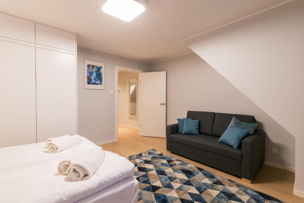 Q17 Apartments - One-Bedroom Apartment