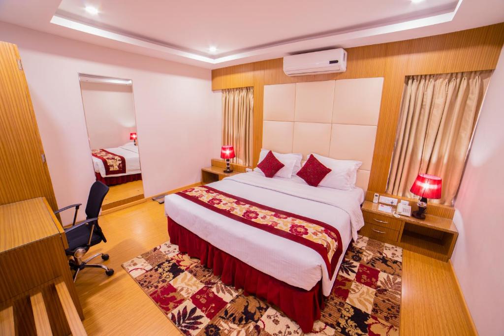 Postel nebo postele na pokoji v ubytování Hotel Harrison Palace