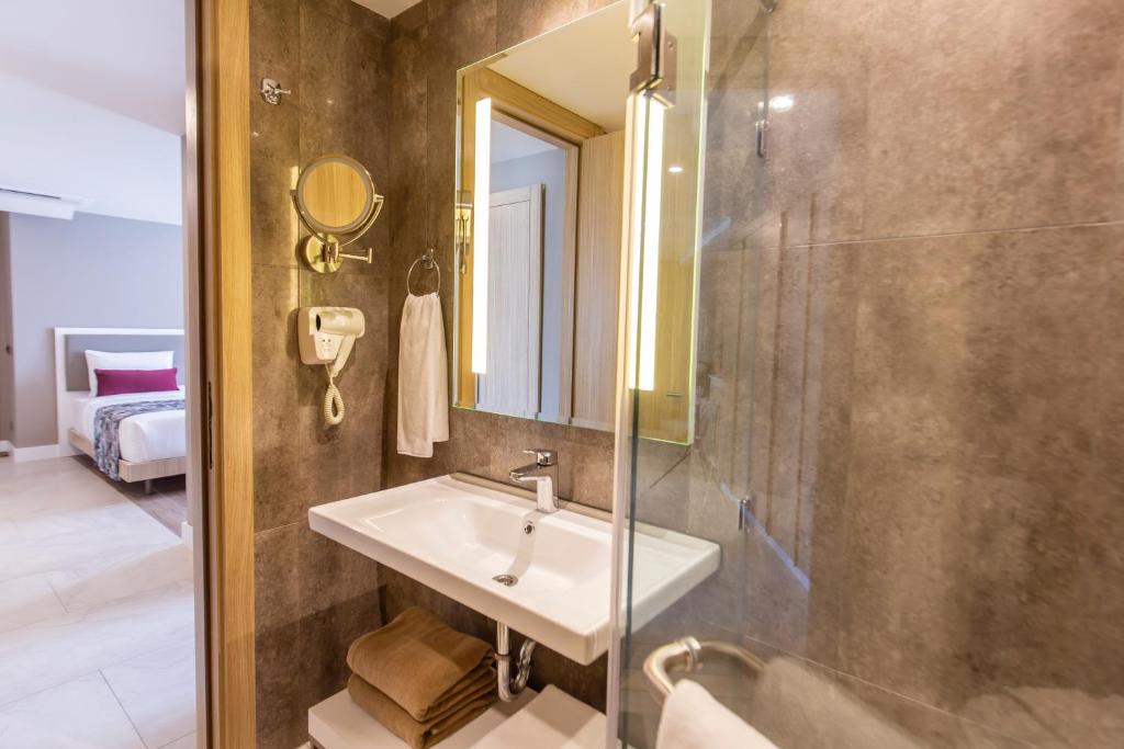 Woovo Phuket Patong - SHA Extra Plus - Sala Familiar De Lujo