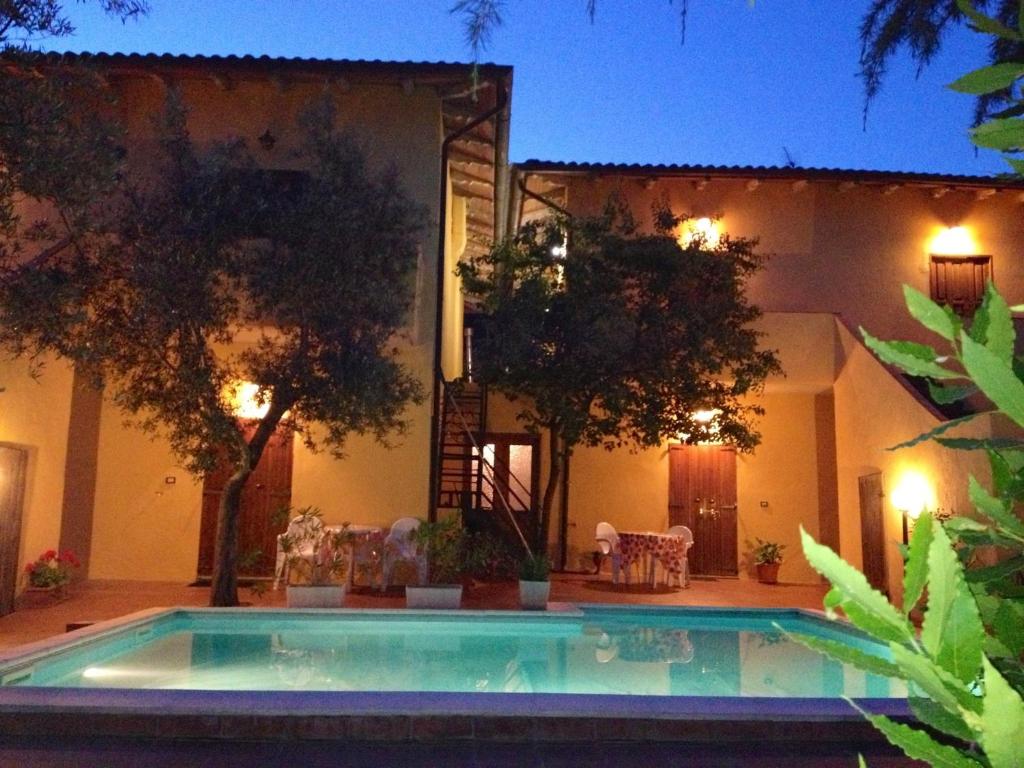 Basen w obiekcie Il Porto lub w pobliżu