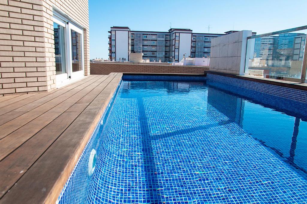 a swimming pool on the roof of a building at Atic luxe Benicarló in Benicarló