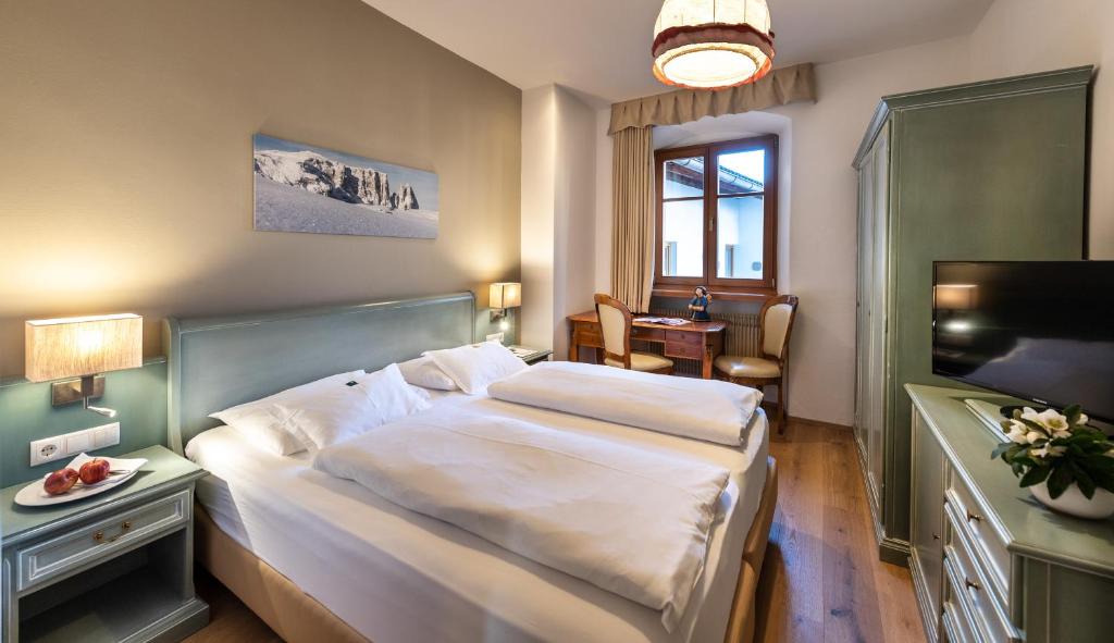 Postel nebo postele na pokoji v ubytování Hotel Zum Turm