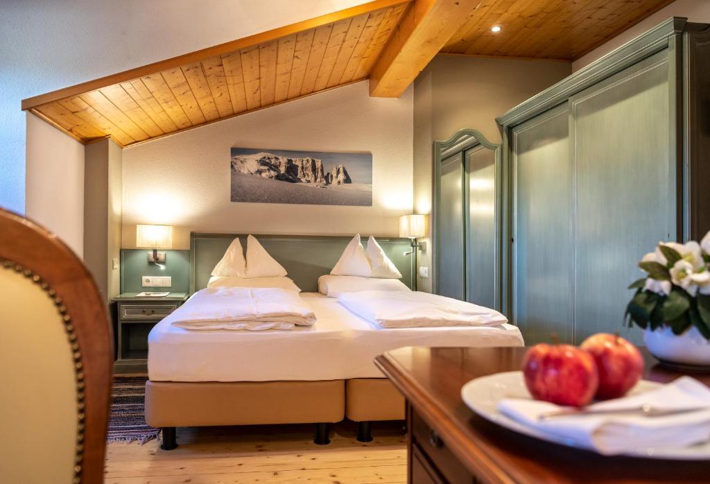 Postel nebo postele na pokoji v ubytování Hotel Zum Turm