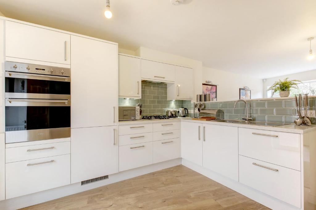 Lovely 2 Bed House in Bristol