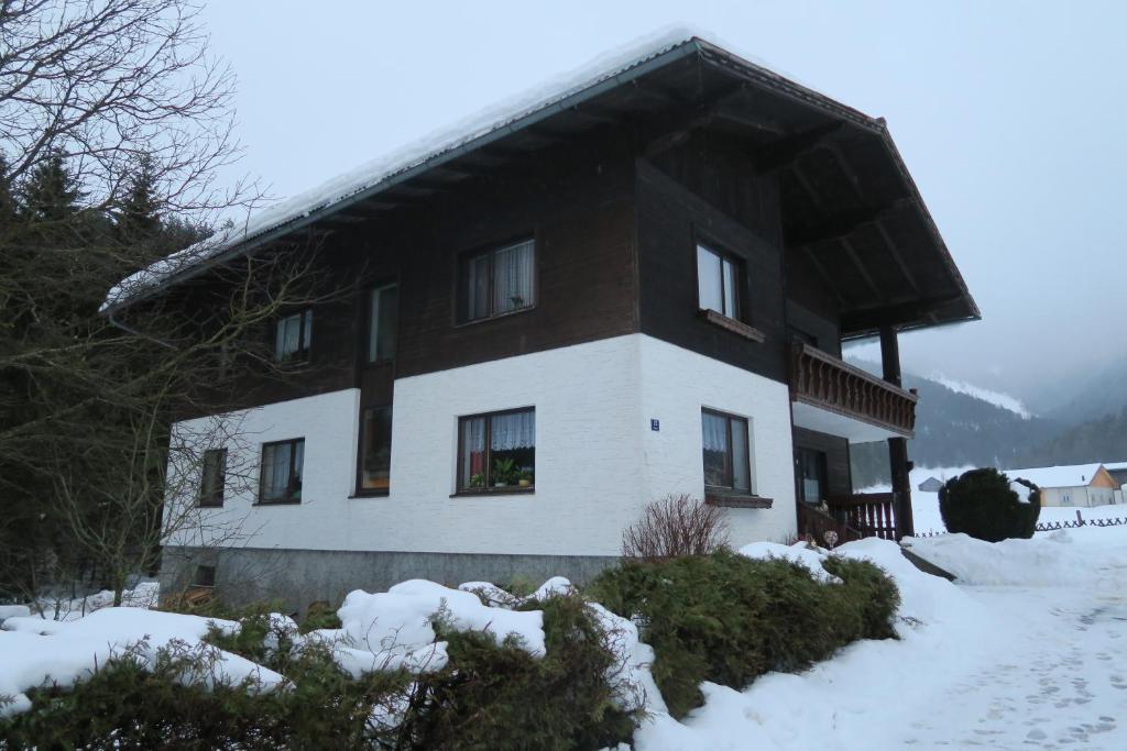 Gästehaus Wasserburger v zimě