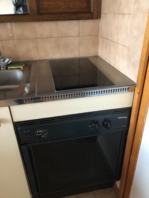 Kuchyň nebo kuchyňský kout v ubytování Le ZEN avec piscine chauffée en extérieur
