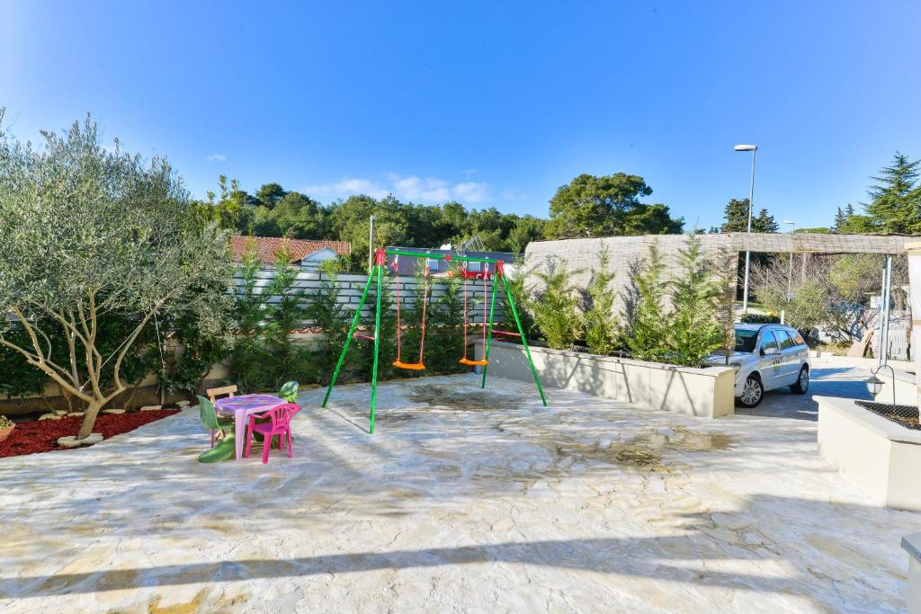 Fotografia z galérie ubytovania VILLA NIKO with private swimming pool v destinácii Zadar