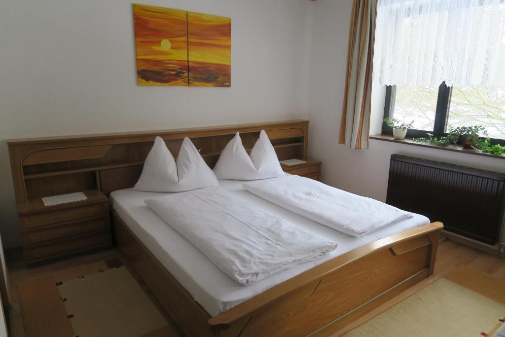 Postel nebo postele na pokoji v ubytování Gästehaus Wasserburger