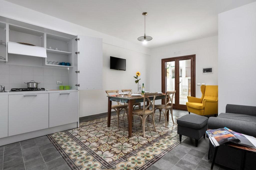 A kitchen or kitchenette at Finisterre
