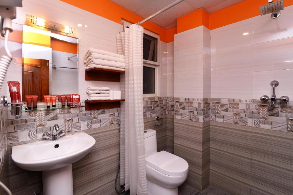 Koupelna v ubytování Karma Boutique Hotel