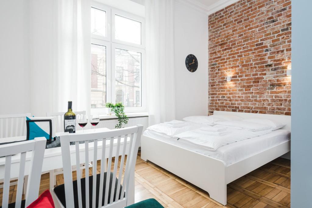 Old Time Apartments - Deluxe Apartment