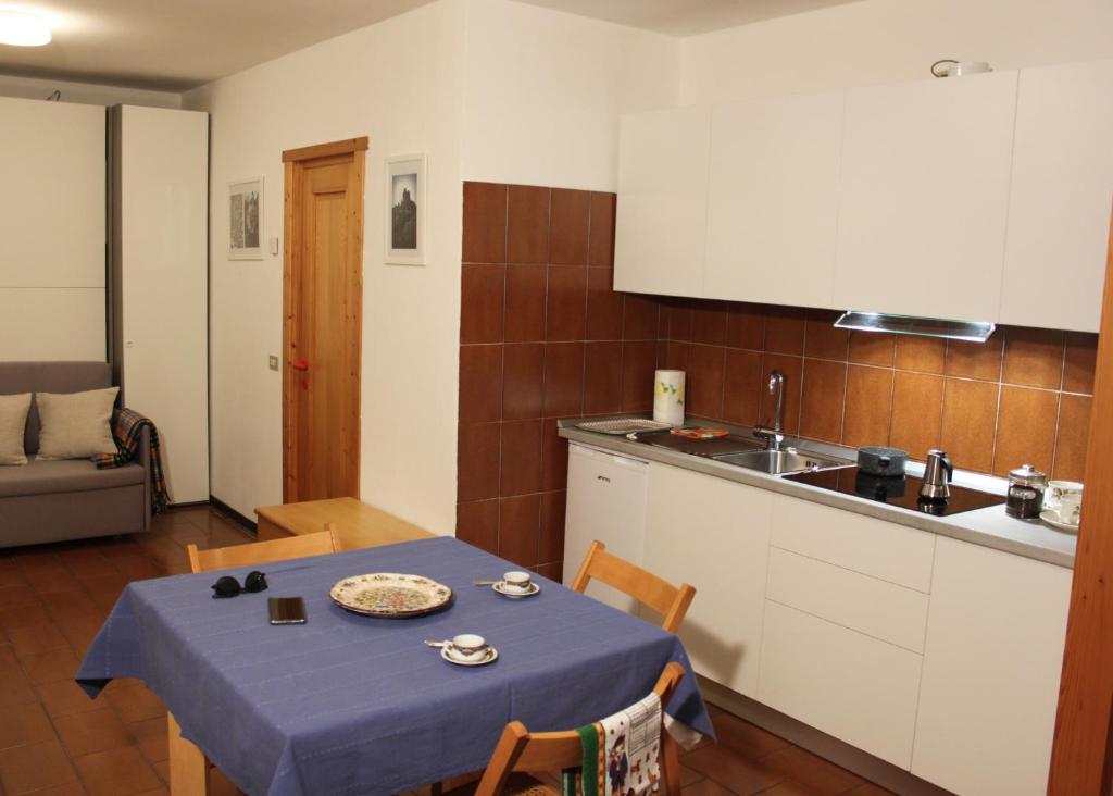 Kuchyňa alebo kuchynka v ubytovaní Grazioso monolocale a pochi passi dal centro cittadino