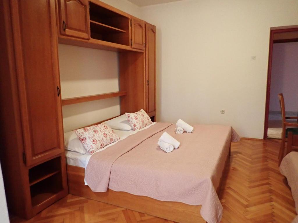 Zdjęcie z galerii obiektu Apartments in Starigrad-Paklenica 33853 w mieście Starigrad-Paklenica