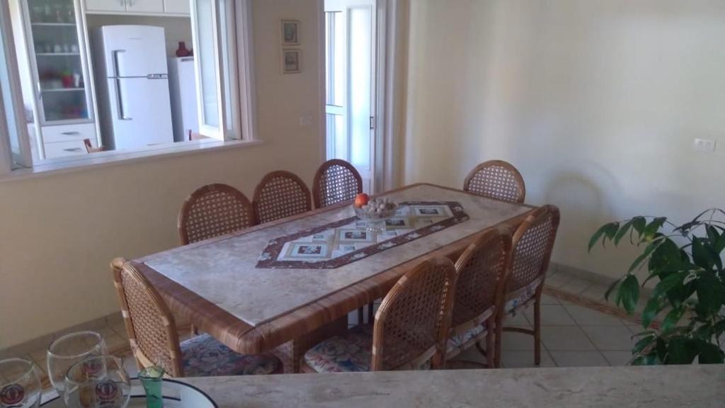  Casa de alto padrão a 150m da praia