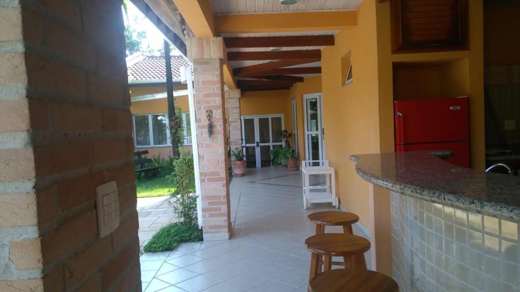  Casa de alto padrão a 150m da praia