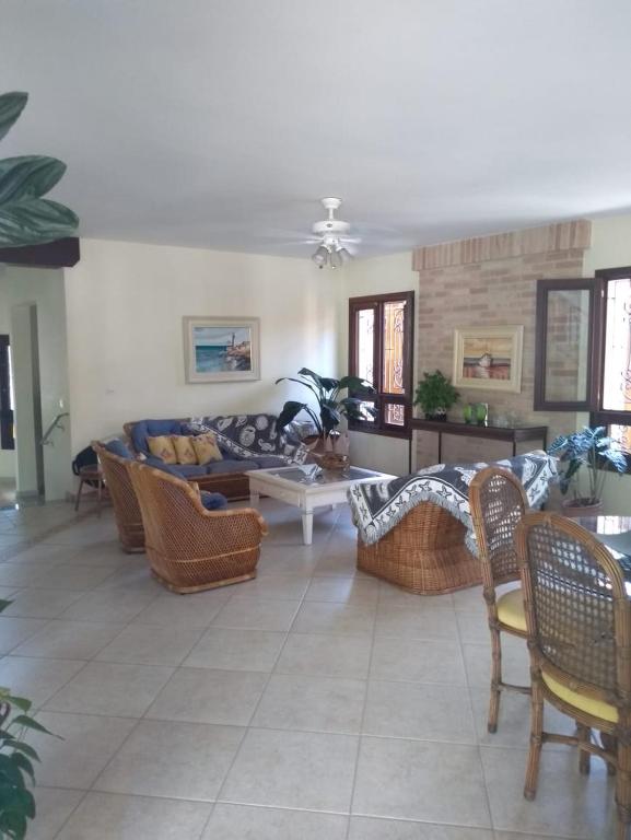  Casa de alto padrão a 150m da praia