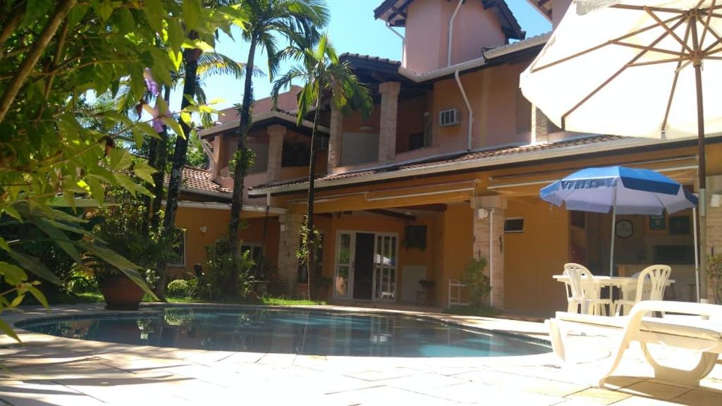 Casa de alto padrão a 150m da praia