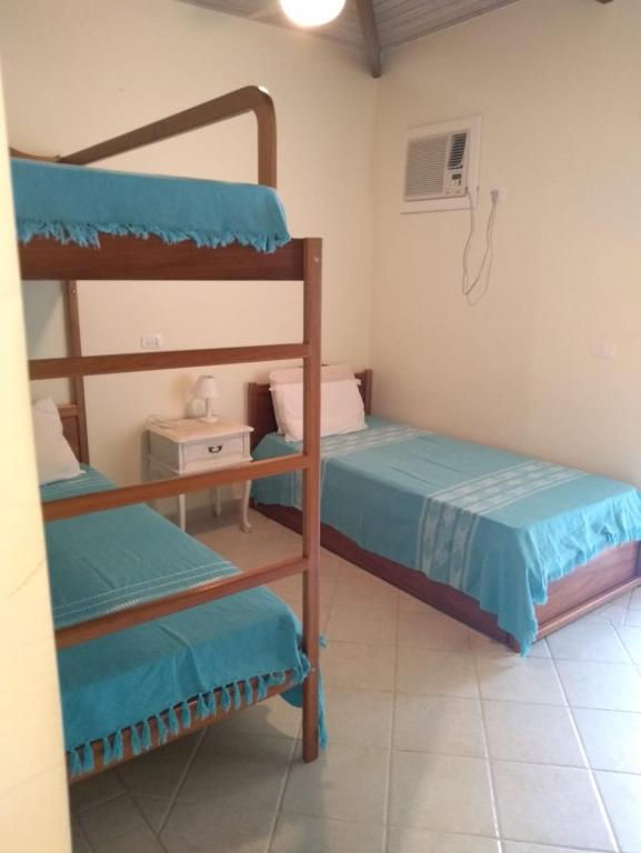  Casa de alto padrão a 150m da praia