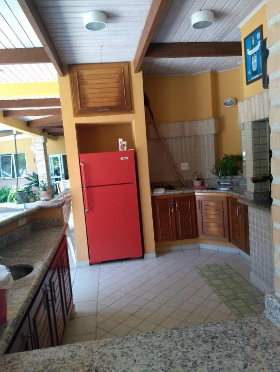  Casa de alto padrão a 150m da praia