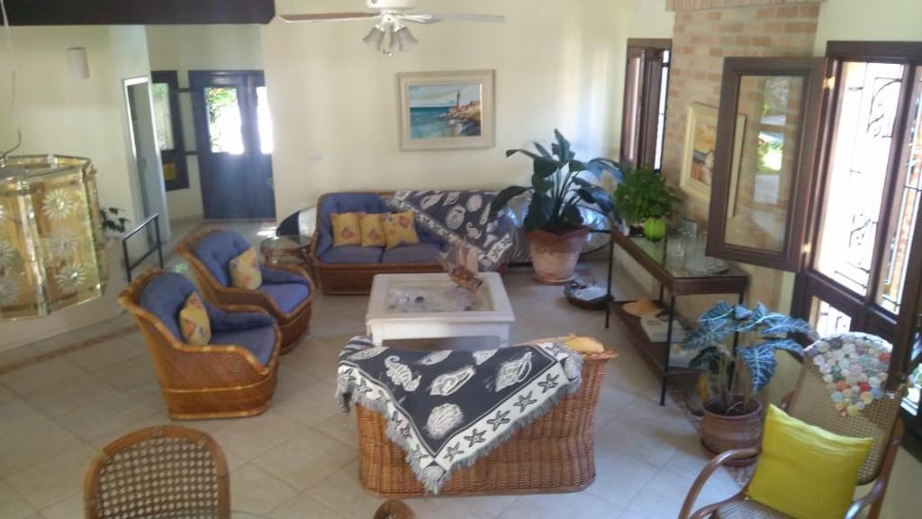  Casa de alto padrão a 150m da praia