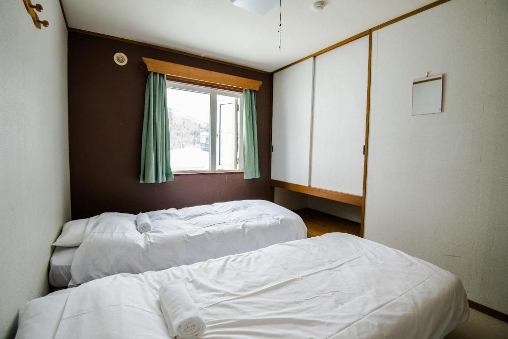 Postel nebo postele na pokoji v ubytování Absolute Niseko Lodge