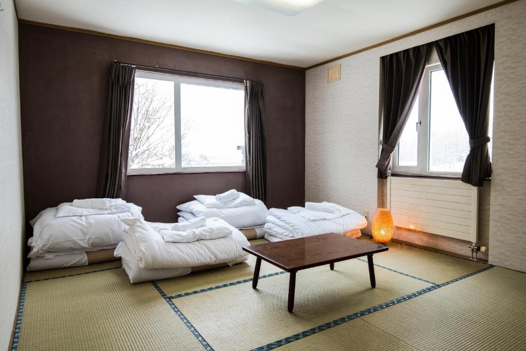 Postel nebo postele na pokoji v ubytování Absolute Niseko Lodge