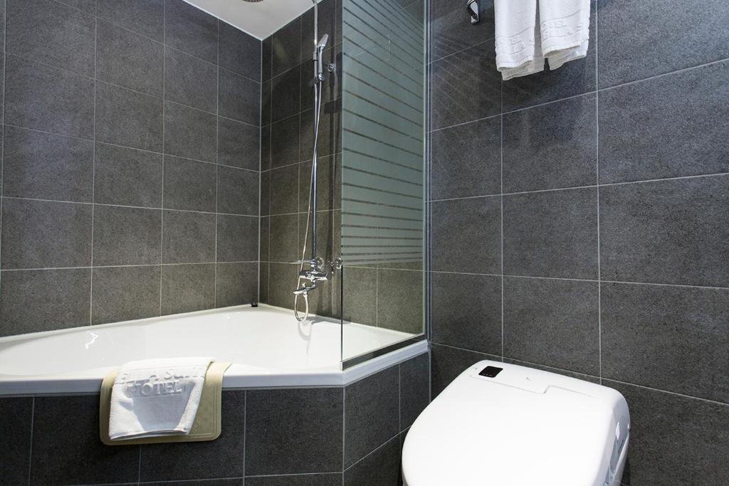 Koupelna v ubytování Vella Suite Hotel