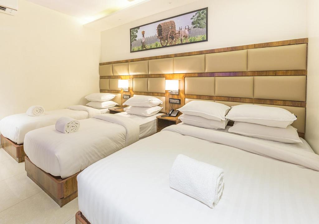 Postel nebo postele na pokoji v ubytování Aura One Hotel