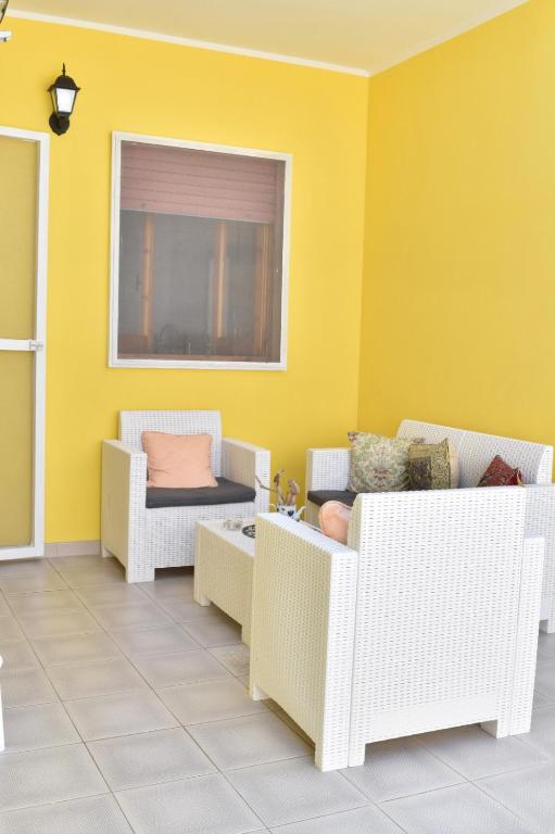 A seating area at La casa di mare Salento
