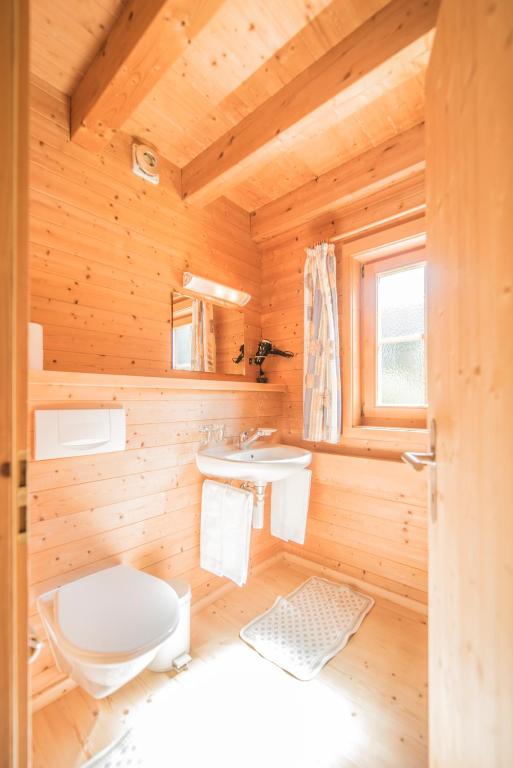 Koupelna v ubytování Chalets Trafögl