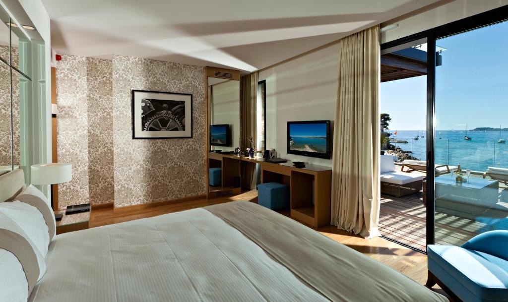 Hostellerie La Farandole - Deluxe Double Room With Sea View