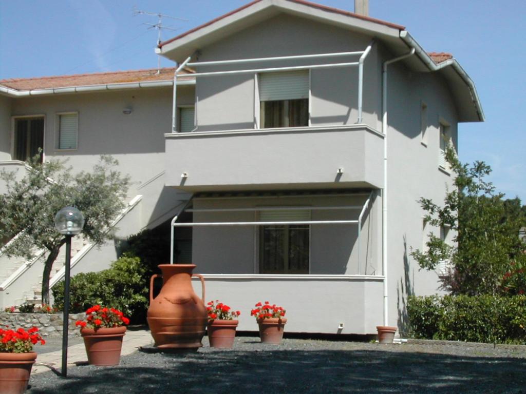 The building in which a vendégházakat is located
