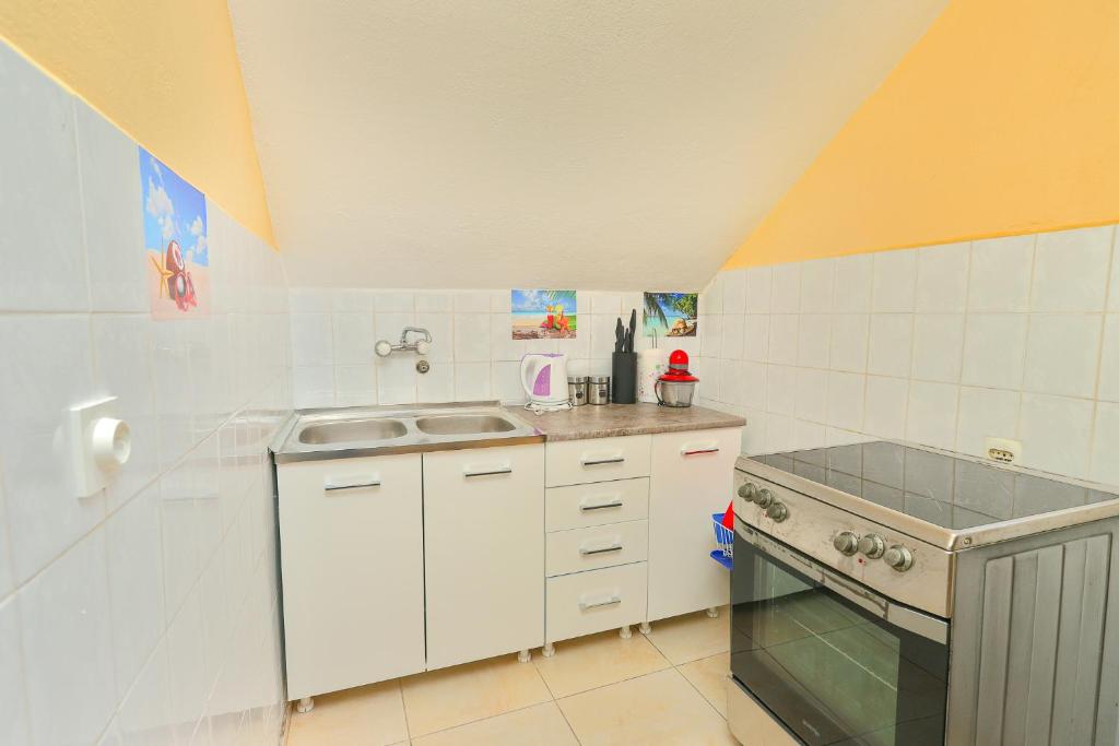 Cucina o angolo cottura di Apartment Mirjana