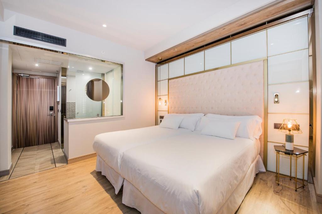 Postel nebo postele na pokoji v ubytování Barceló Ourense