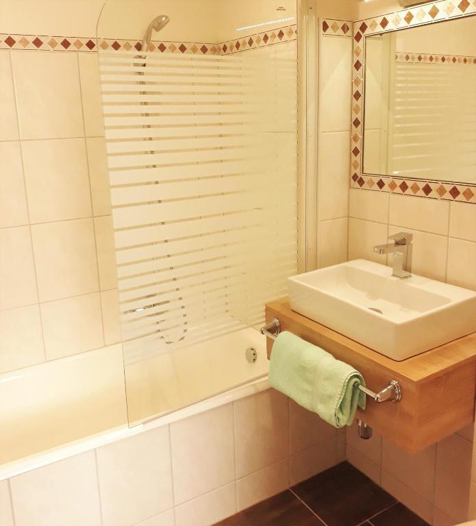 Koupelna v ubytování Hotel Aurach