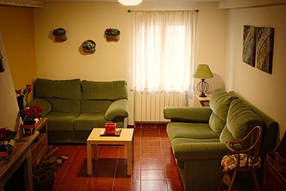 A seating area at Casa Rural La Alegría de la Alcarria III