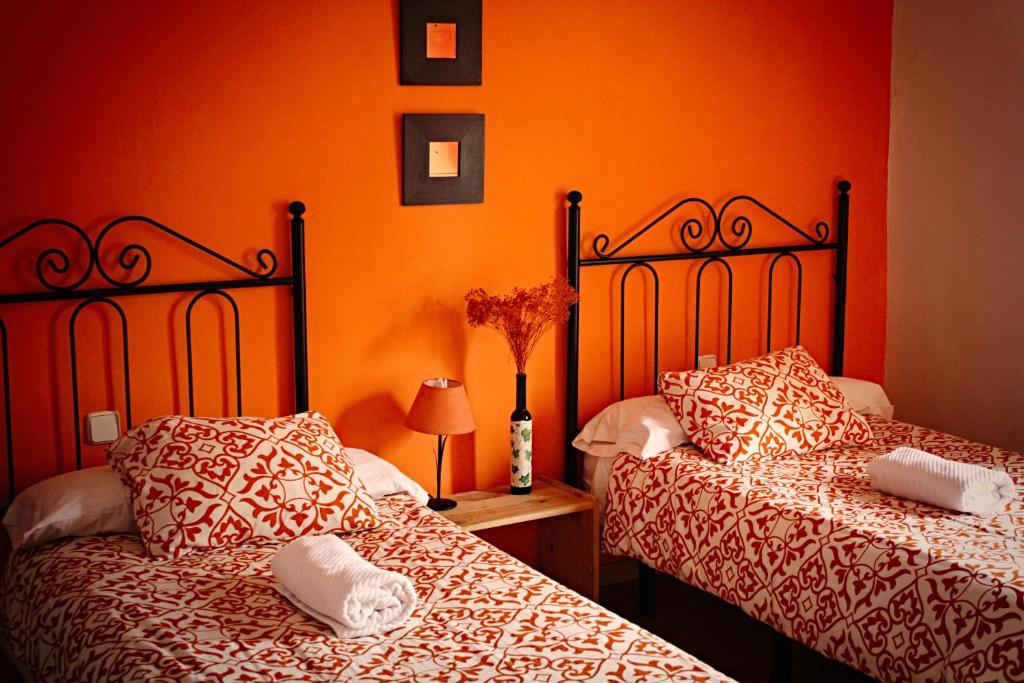 A bed or beds in a room at Casa Rural La Alegría de la Alcarria III
