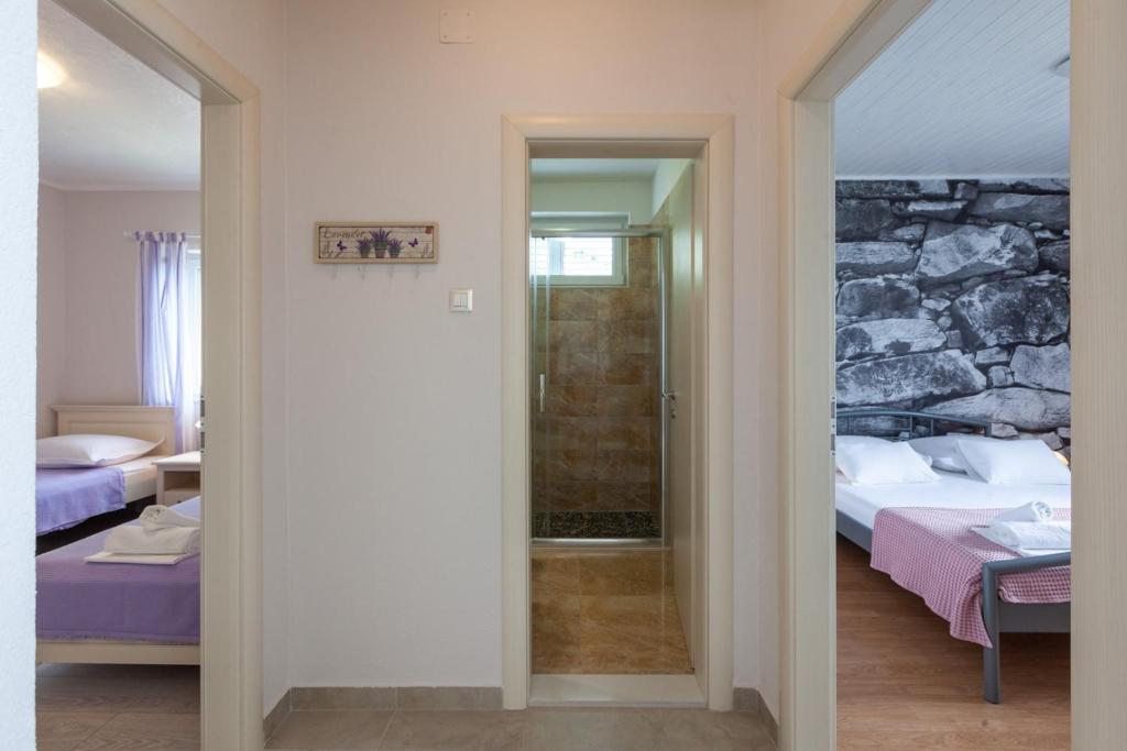 Posteľ alebo postele v izbe v ubytovaní Villa Beloved near Baska Voda, private pool