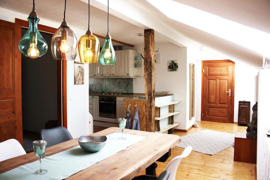 a kitchen and dining room with a wooden table at Sonnige Fachwerkwohnung in Alfter
