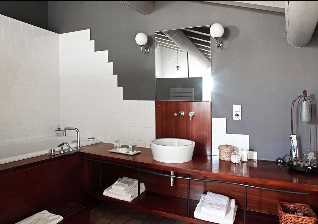 La Maison Sur La Sorgue - Esprit de France - Greniers Suite