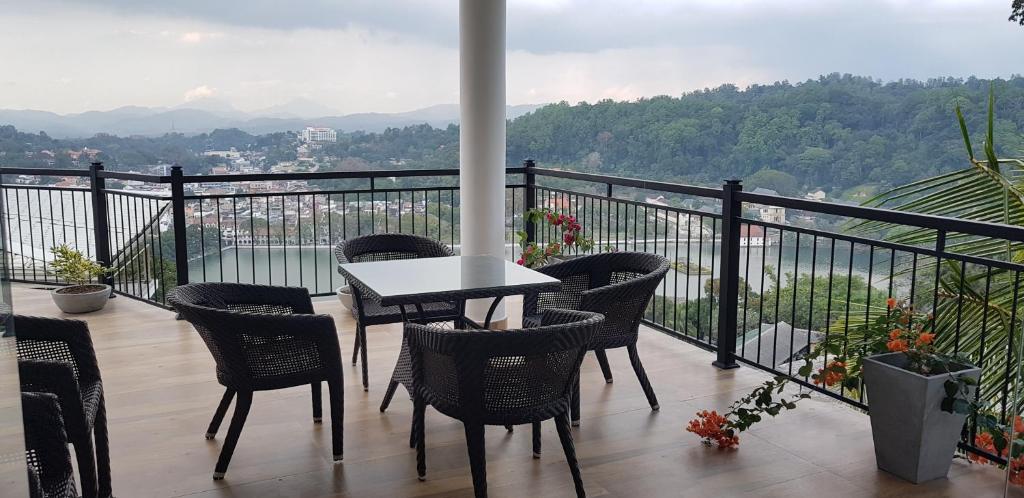 Balkón nebo terasa v ubytování Fairview Residence