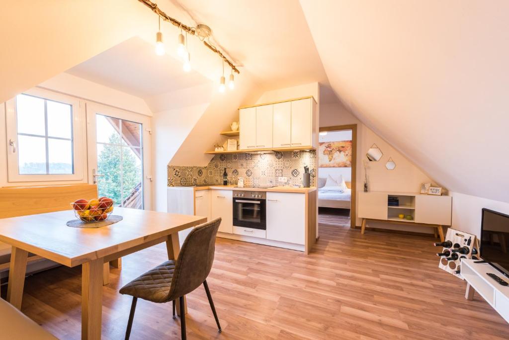 a kitchen and dining room with a table at Winzer Suite - Weingut Dietl in Riegersburg