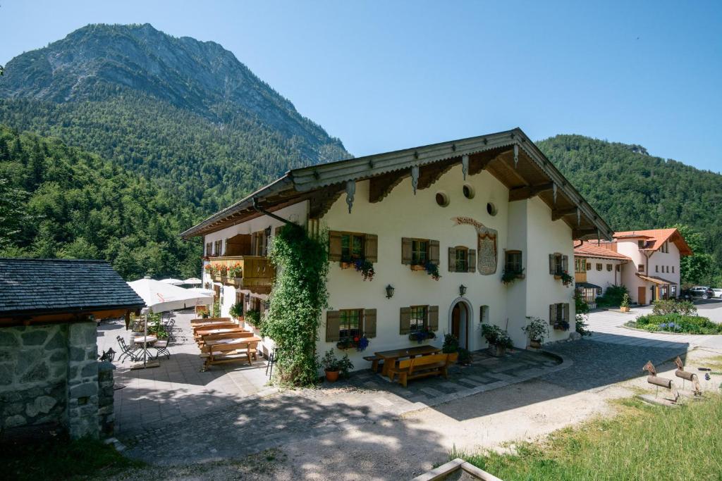 Nespecifikovaný výhled na hory nebo výhled na hory při pohledu z hotelu
