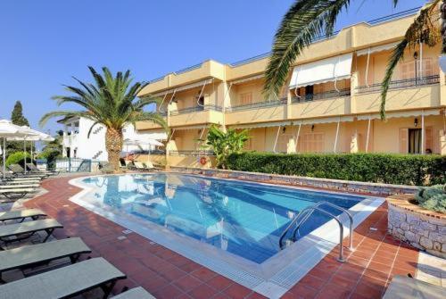 Bazén v ubytovaní Lefktron Hotel alebo v jeho blízkosti