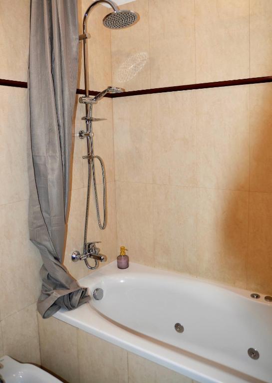 Castle View Boutique Apartment - 10