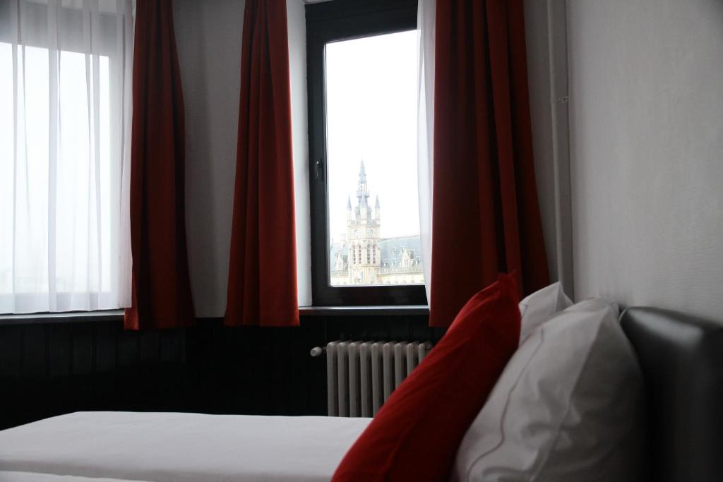 Postel nebo postele na pokoji v ubytování Hotel De Spiegel