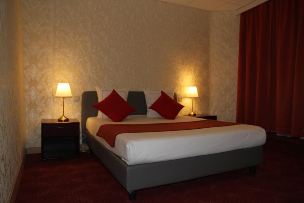 Postel nebo postele na pokoji v ubytování Hotel De Spiegel