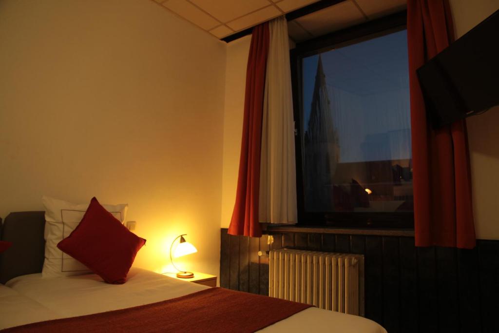 Postel nebo postele na pokoji v ubytování Hotel De Spiegel