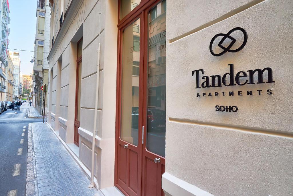 a store sign on the side of a building at Tandem Soho Suites in Málaga